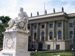 Uni Berlin - Alexander von Humboldt Denkmal