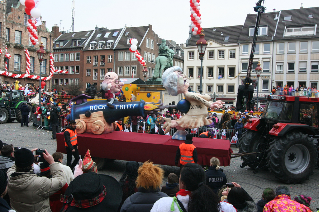 Annette Schavans Rücktritt beim Karneval Düsseldorf